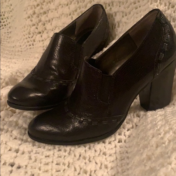 naturalizer elisa bootie